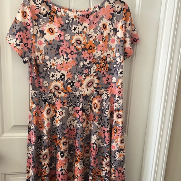 NWT STYLISH Noracora  Vibrant Floral V-Neck Short Sleeve Dress   SZ M - Picture 5 of 12